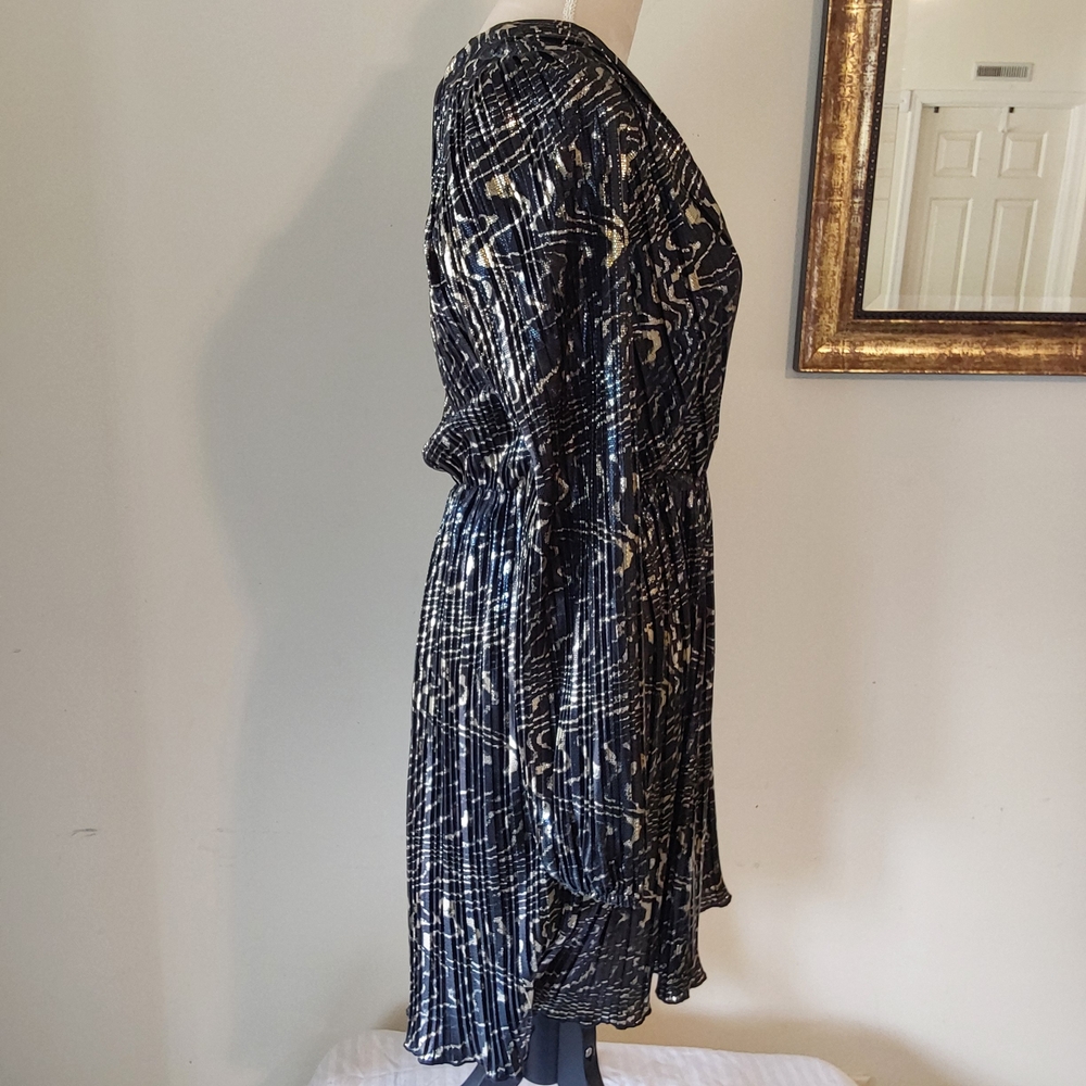 MICHAEL Michael Kors Navy and Gold Printed Long-Sleeve Wrap Dress - Picture 6 of 10